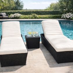 Outdoor Poolside Lounge Chairs