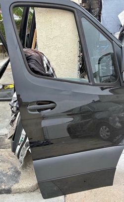 2024 Mercedes sprinter right door