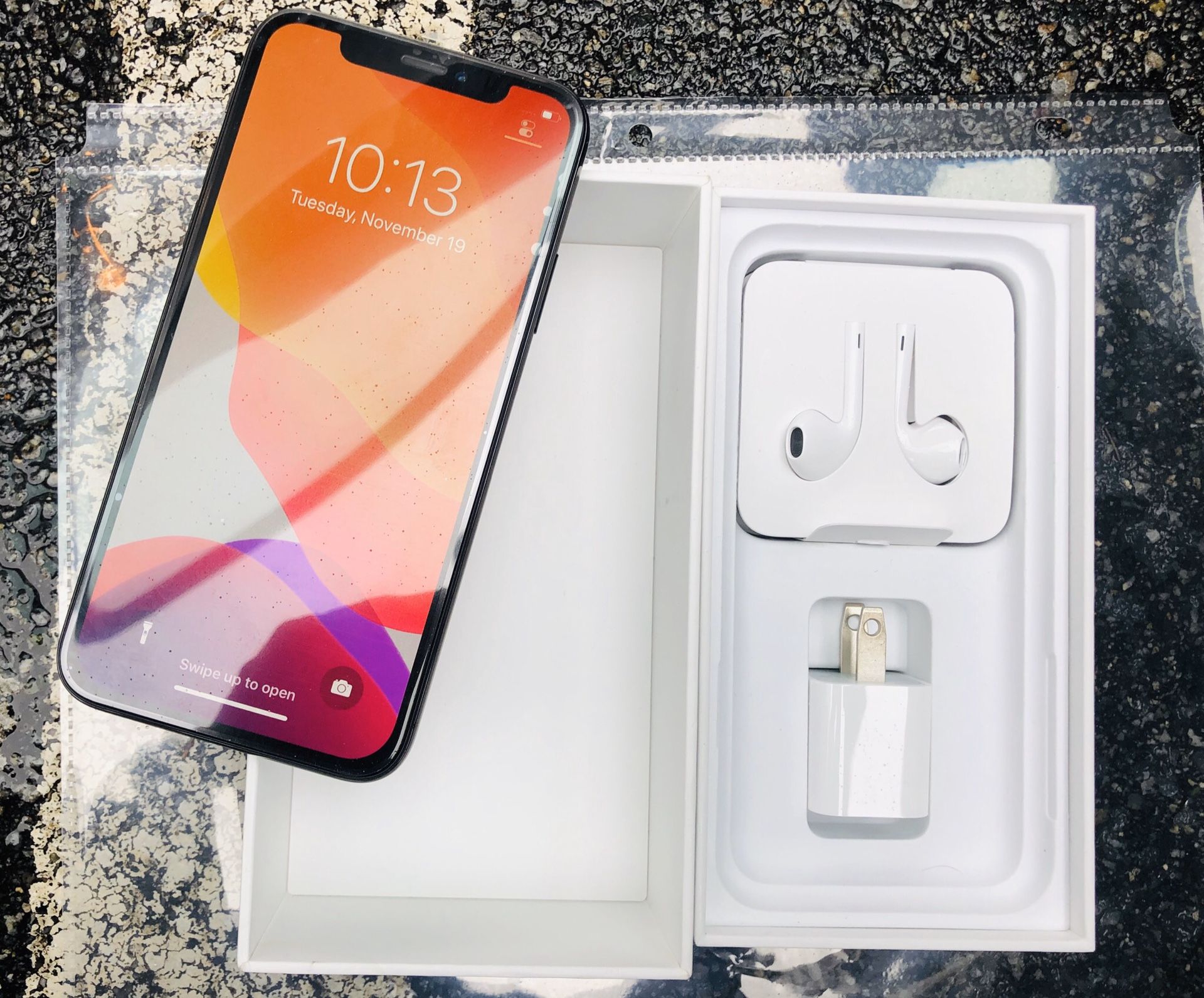 iPhone X 256GB Unlocked with box and all accessories