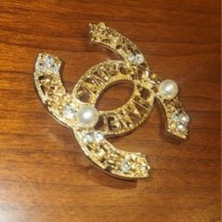 BROOCH 