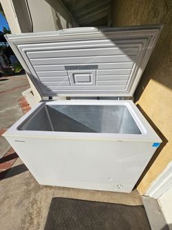 Hisense deep freezer
