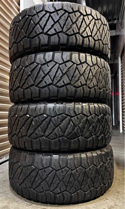 35x12.50/18 Nitto 📍📍 Vendo un set de llantas con 80% de vida las 4 📍🌟
