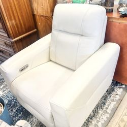 Like New Leather Electric Recliner With Electric Headrests And USB 