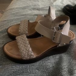 Nude Wedges