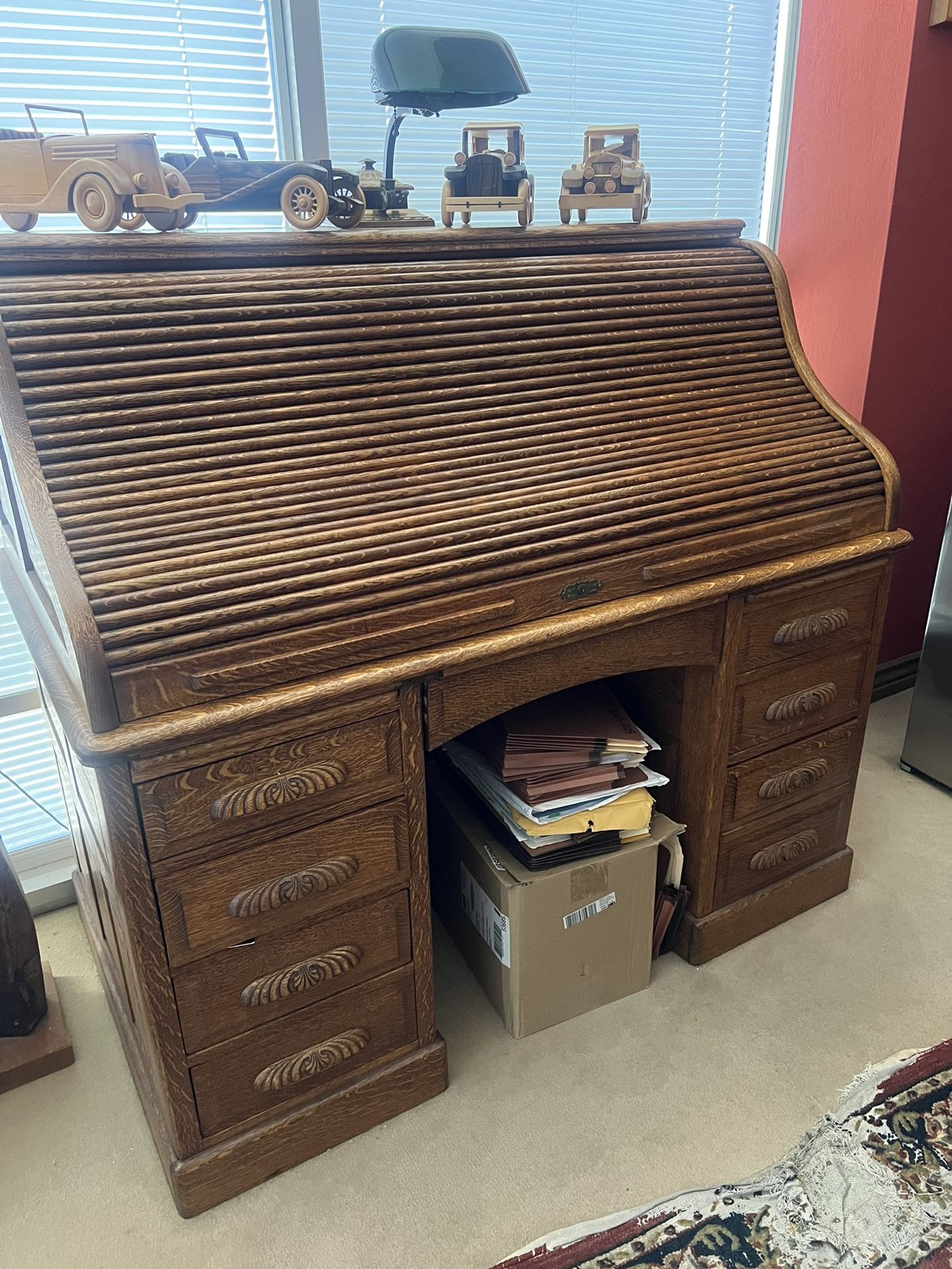 Antique Oak Roll-Top Desk – Quarter Sawn – Executive Size