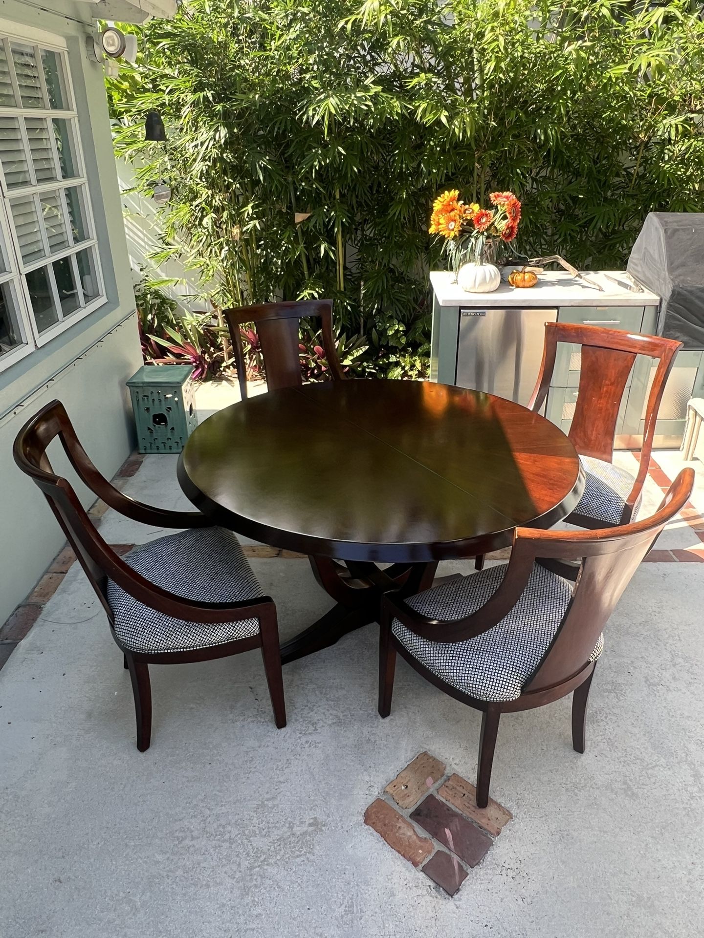 Vintage Dining Room Table and Chairs