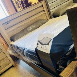 Beautiful Stunning Nice Bedroom Set!