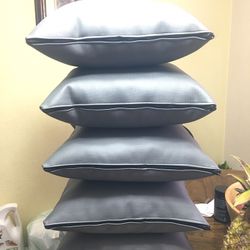 5 Pillows Nuevos Size 17X17 Color Gris Son De Material De Vynil New Never Used 