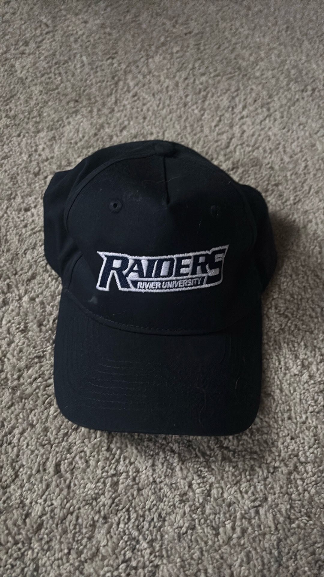 Hat Rivier University