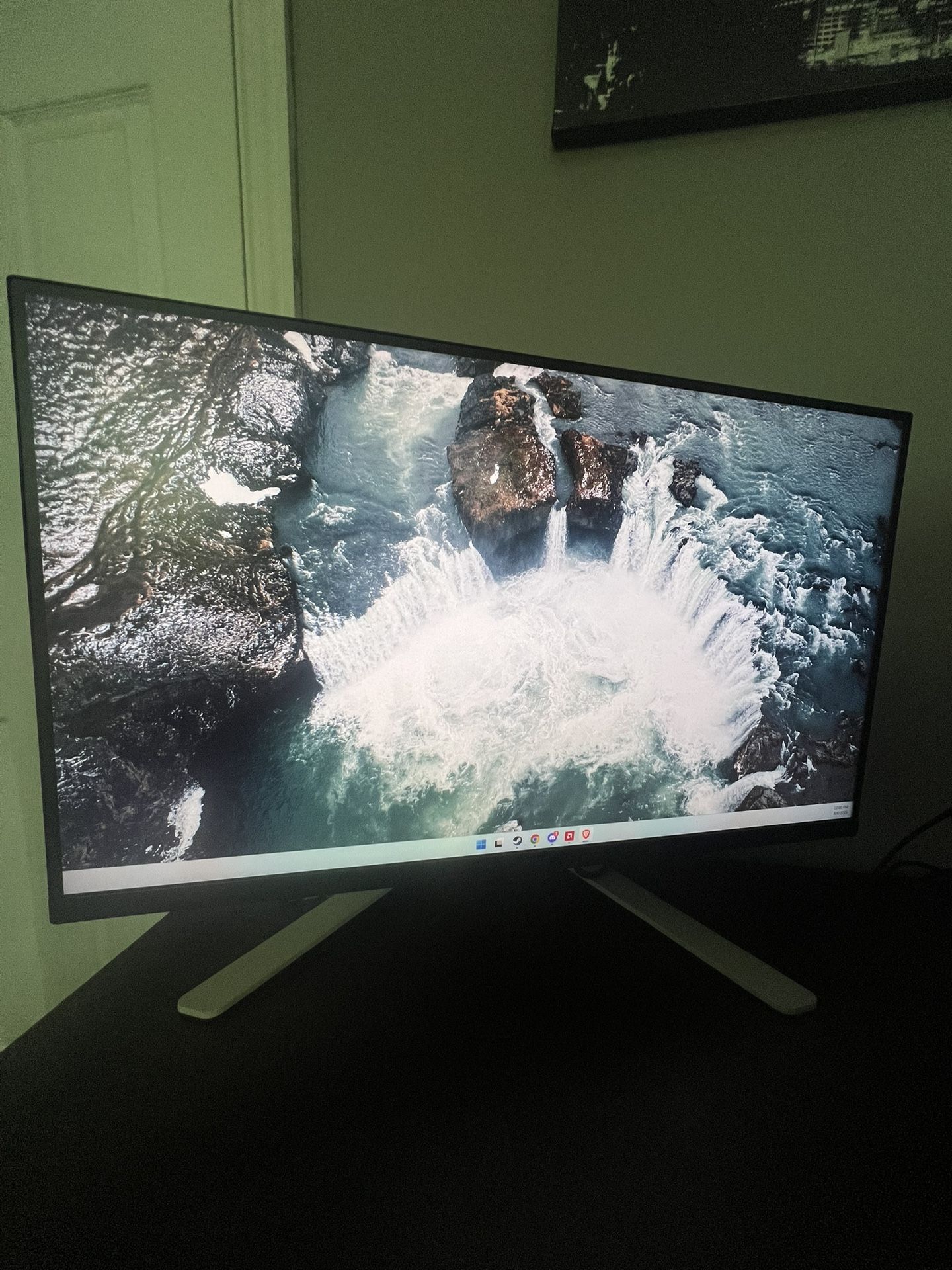 ALIENWARE 27.5 FHD 240 Hz Gaming Monitor