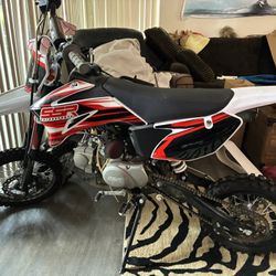 SSR DIRTBIKES $2,300