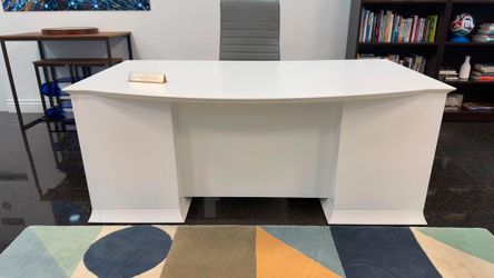 WHITE SOLID WOOD OFFICE DESK WITH 7 drawers - Delivery is negotiable