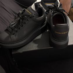 alexander mqueens size 8 