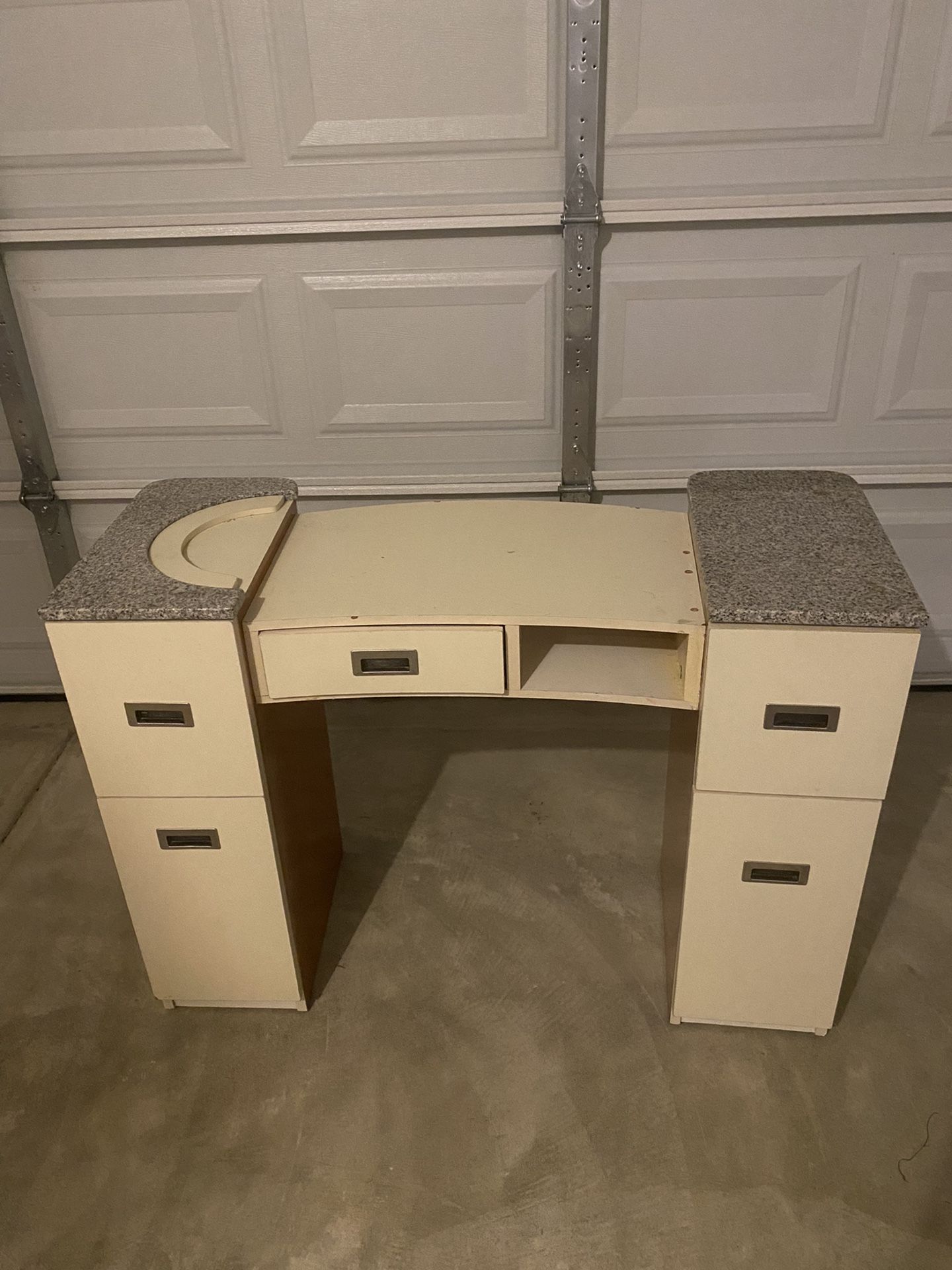 Manicure Table