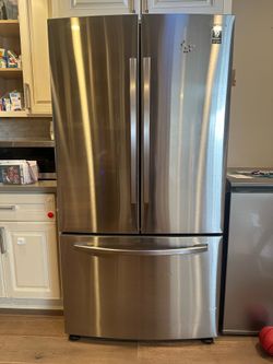 2021, 28 cu ft Samsung refrigerator