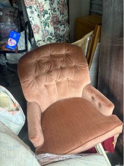 Tufted Velvet Accent Chair