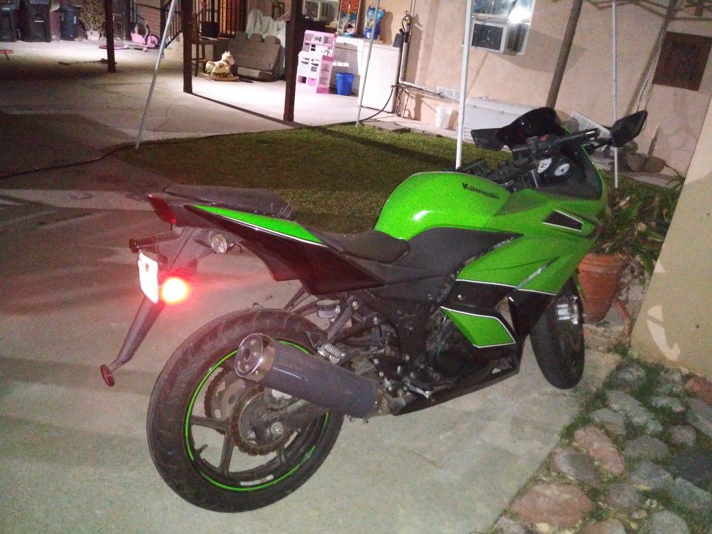250 Kawasaki Ninja motorcycle 2011