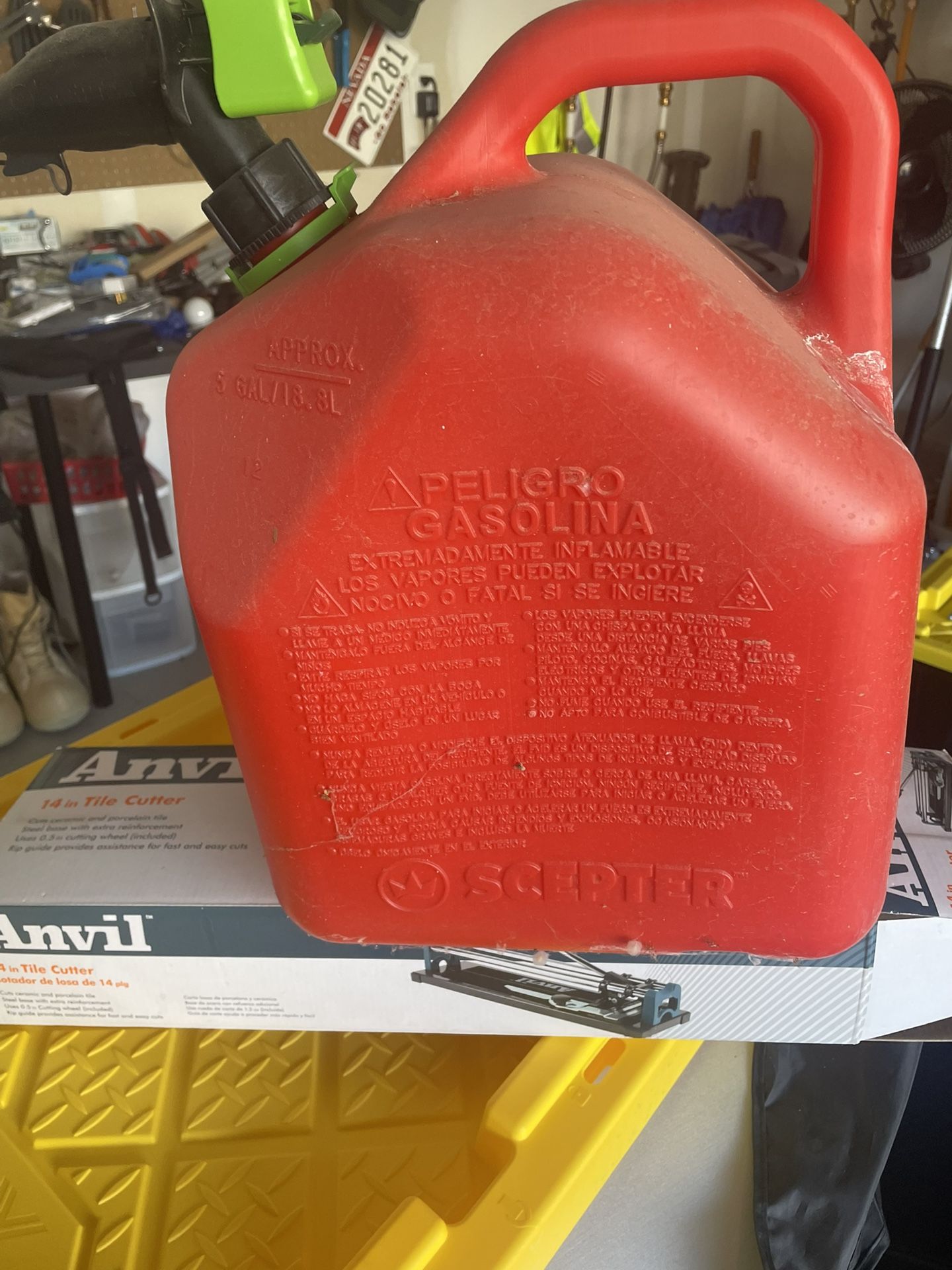 Gasoline canister 5 gallon