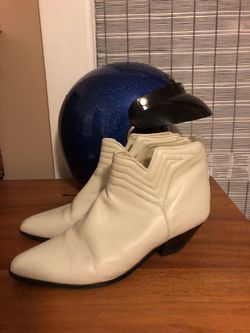 White ankle women’s boots