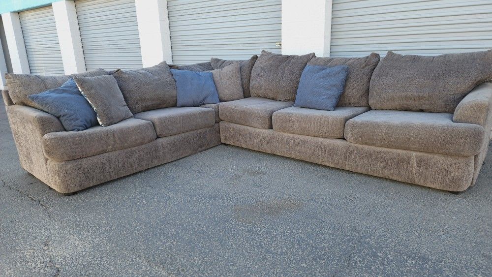 FREE DELIVERY!!! Comfy Grey 2 Piece Sectional Couch 