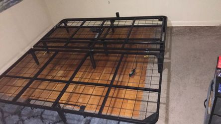 Black Metal Platform Bed Frame, king siz, adjustable