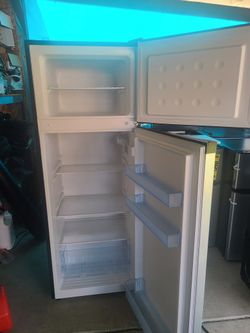 thomson refrigerator 7.5cu.ft for Sale in Rialto, CA - OfferUp