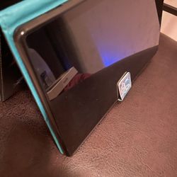 Amazon Fire Tablet 10 + Case 
