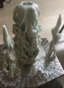 Beautiful candle set.