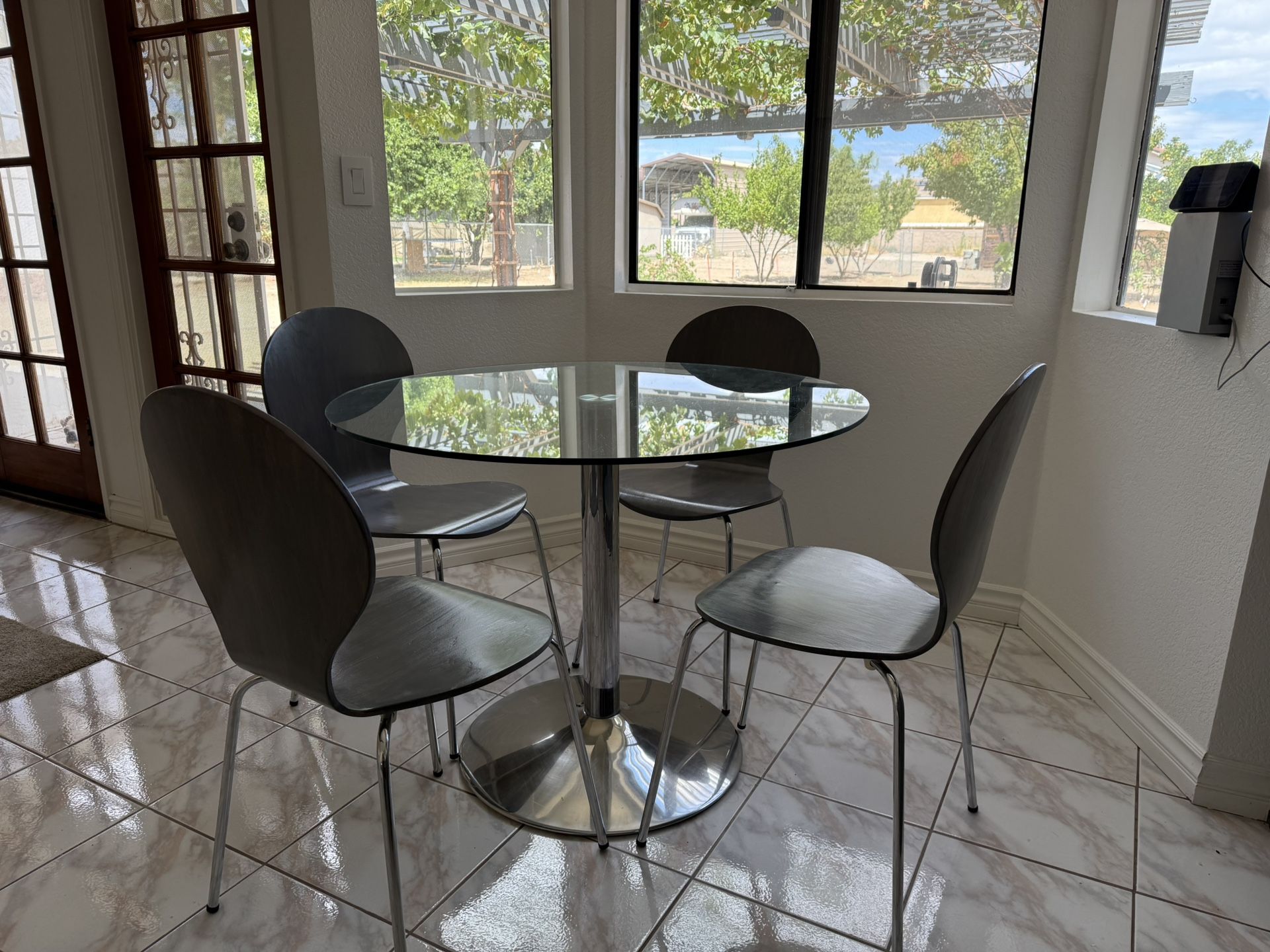 Modern Glass Round Dining Table with 4 Sleek Chairs