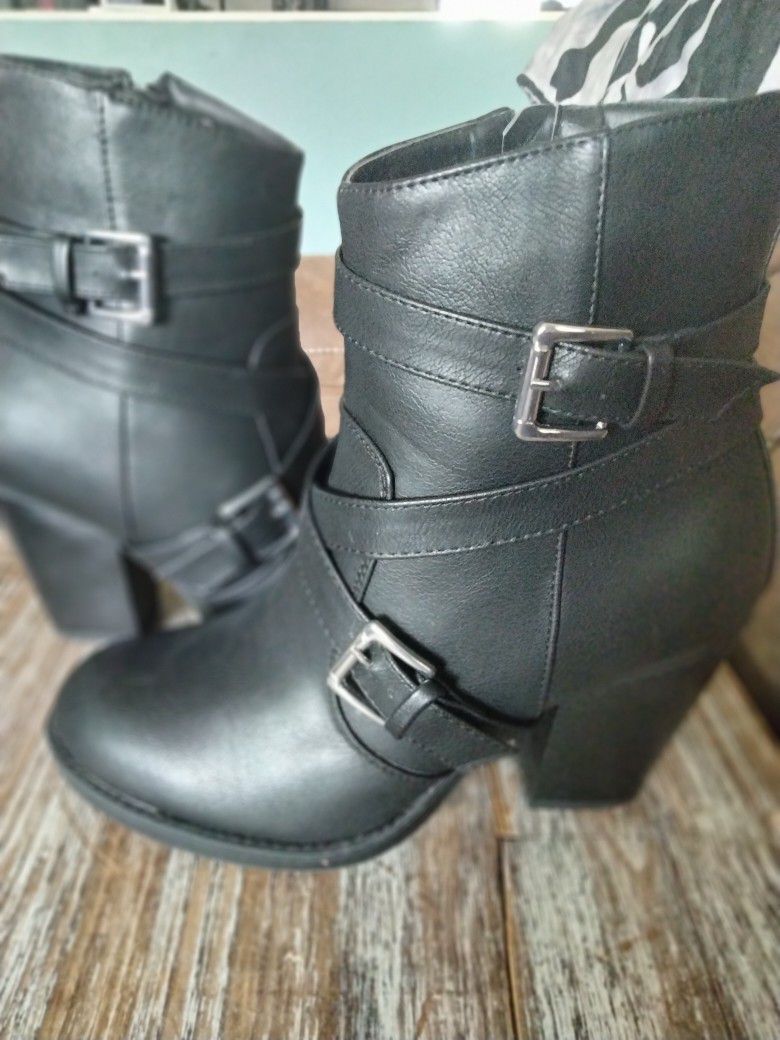 Nue Options Joelle black boots size 8