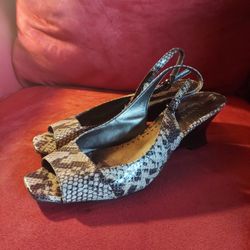 For Sale  Women's exotic Leather shoes Size 9 M $25 Pretty neat