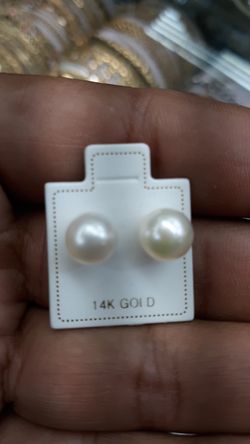 14k gold pearl studs