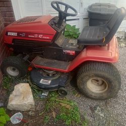 Huskee Heavy Duty series Riding Lawnmower 