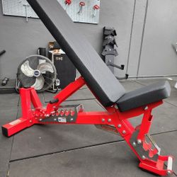 HEAVY DUTY COMMERCIAL GRADE 1000 LBS CAPACITY ADJUSTABLE BENCH THAT CAN INCLINE, FLAT AND MILITARY PRESS WITH WHEELS ( BRAND NEW IN THE BOX )