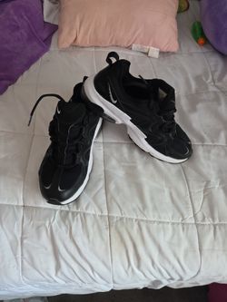 Black Nike Shoes 