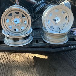17 Inch Inch Rims Like new