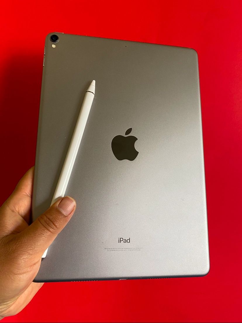 Apple iPad  Pro 10.5” (2nd  Generation/ 2017)  64GB Memory  Used / good condition  Works perfect (nothing wrong) No any kind of enlock No Icloud/passw