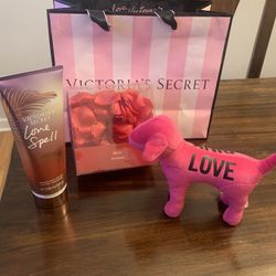 💕 New VICTORIA’s SECRET  Gift, VICTORIA’s Secret LOVE SPELL LOTION Plus Love PINK Plush Dog Plus Box Of ROSE PETALS, 