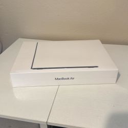 MacBook Air 13.6-inch