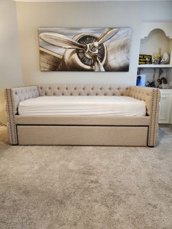 Twin XL Daybed With Trundle And Matresses for Sale in Katy TX