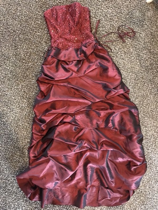 Burgundy strapless long prom/formal dress - Size 8