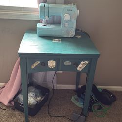 Brother beinners sewing machine & sewing table