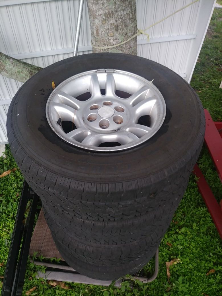 Stock rims and tires for 2001 dodge dakota may fit other models. Not sure. Asking 250$