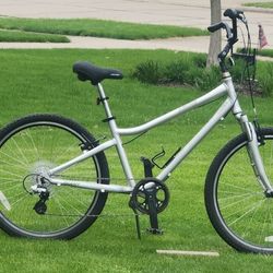 GIANT SUEDE BICYCLE SEVEN SPEED MEDIUM FRAME for Sale in North Olmsted OH OfferUp