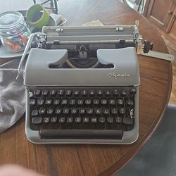 Type writer Olympia