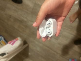 AirPods 4