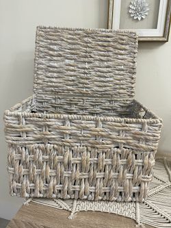 Wicker Storage Basket With Lid