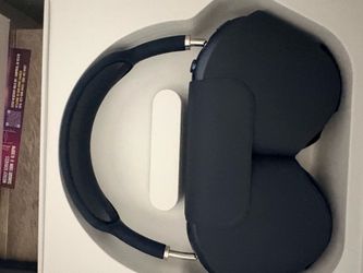 AirPod Maxes (BRAND NEW)