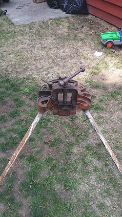 Armstrong Bridgeport 933 tripod pipe vice and bender