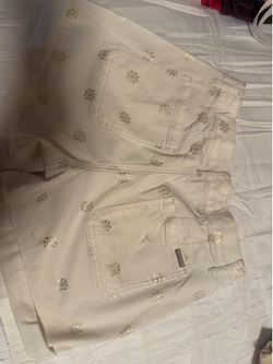 Black and white shorts size 00, 0 and 2